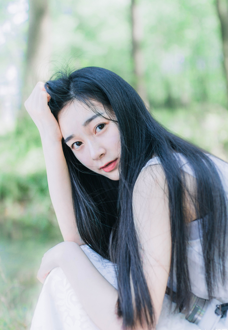 如果爱一个人，那么就会心甘情愿为他而改变。如果一个人在你面前我行素，置你不喜欢的行为而不顾，那么他就是不爱你。所以如果你不够关心他或是他不够关心你，那么你就不爱他或他不爱你。